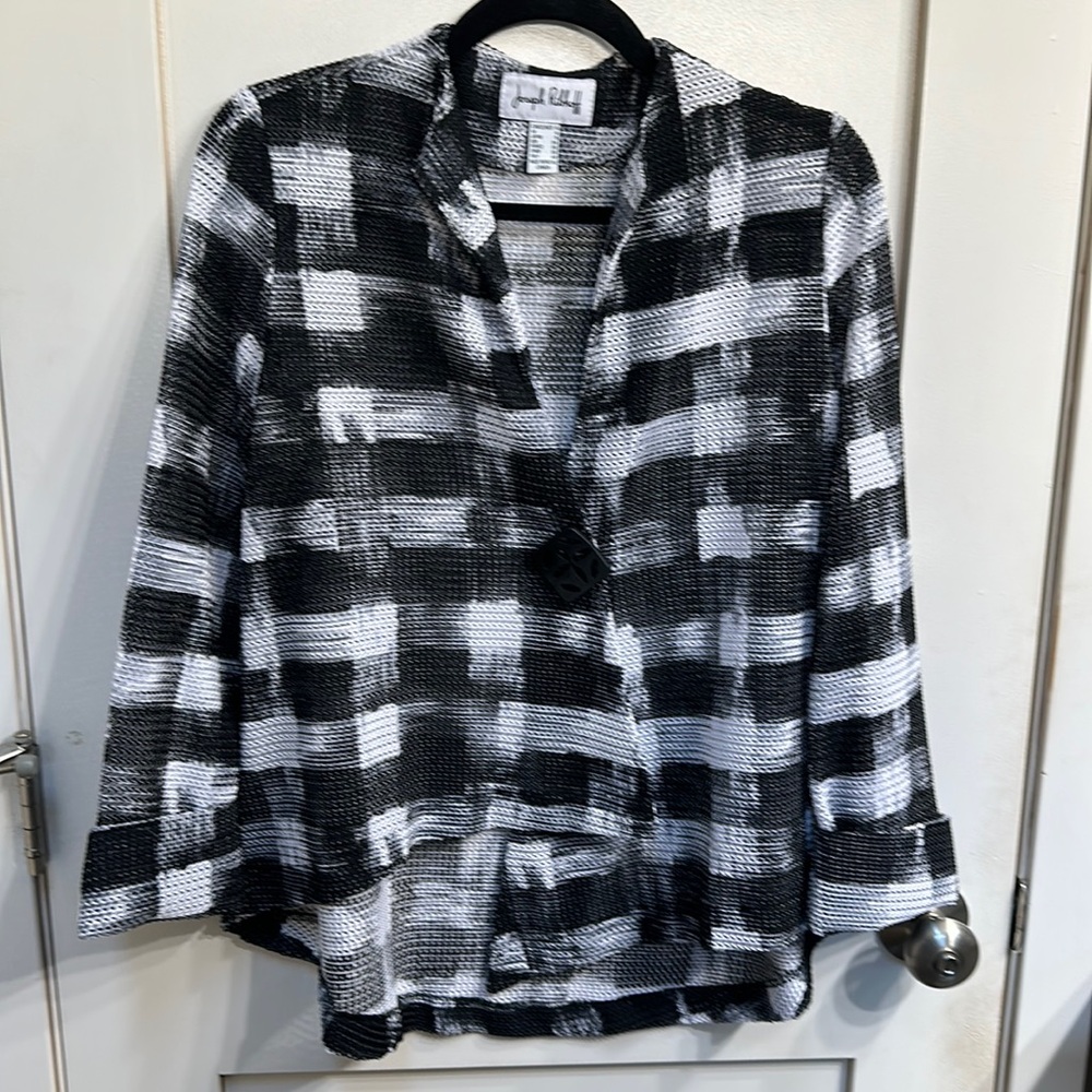 Joseph Ribkoff blazer.  Black and White. Size 6.